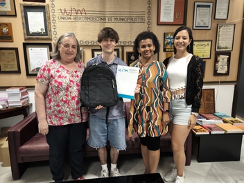 Estudiante del Connecticut College fortalece su formación profesional en la UIM