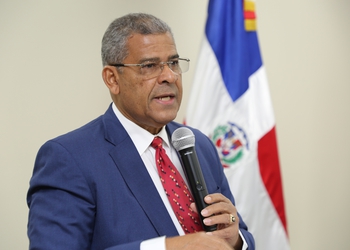 RAMÓN VENTURA CAMEJO, Ministro de Administración Pública