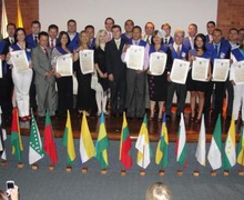 ACTO DE GRADUACION EN MEDELLÍN (COLOMBIA): 67 DIPLOMADOS Y ESPECIALISTAS UIM