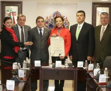 MUNICIPIO MEXICANO DE METEPEC RECIBE PREMIO INTERNACIONAL A LA TRANSPARENCIA DE MANOS DE LA UIM