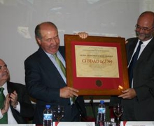 GRANADA ES CONDECORADA CON LA DISTINCION "CIUDAD UIM"